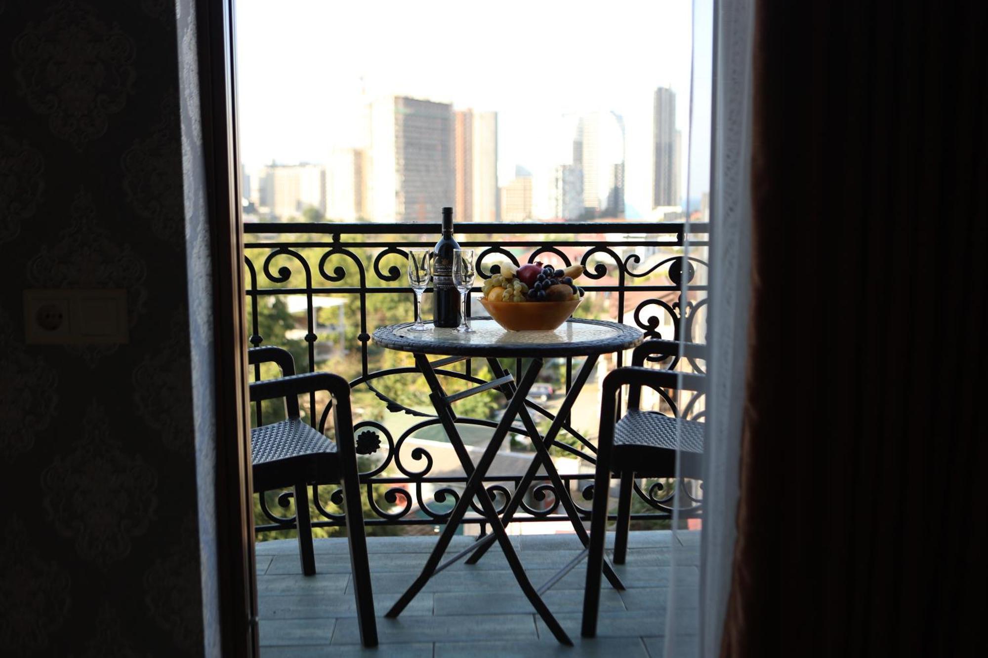Dream Tower Hotel Батуми Екстериор снимка
