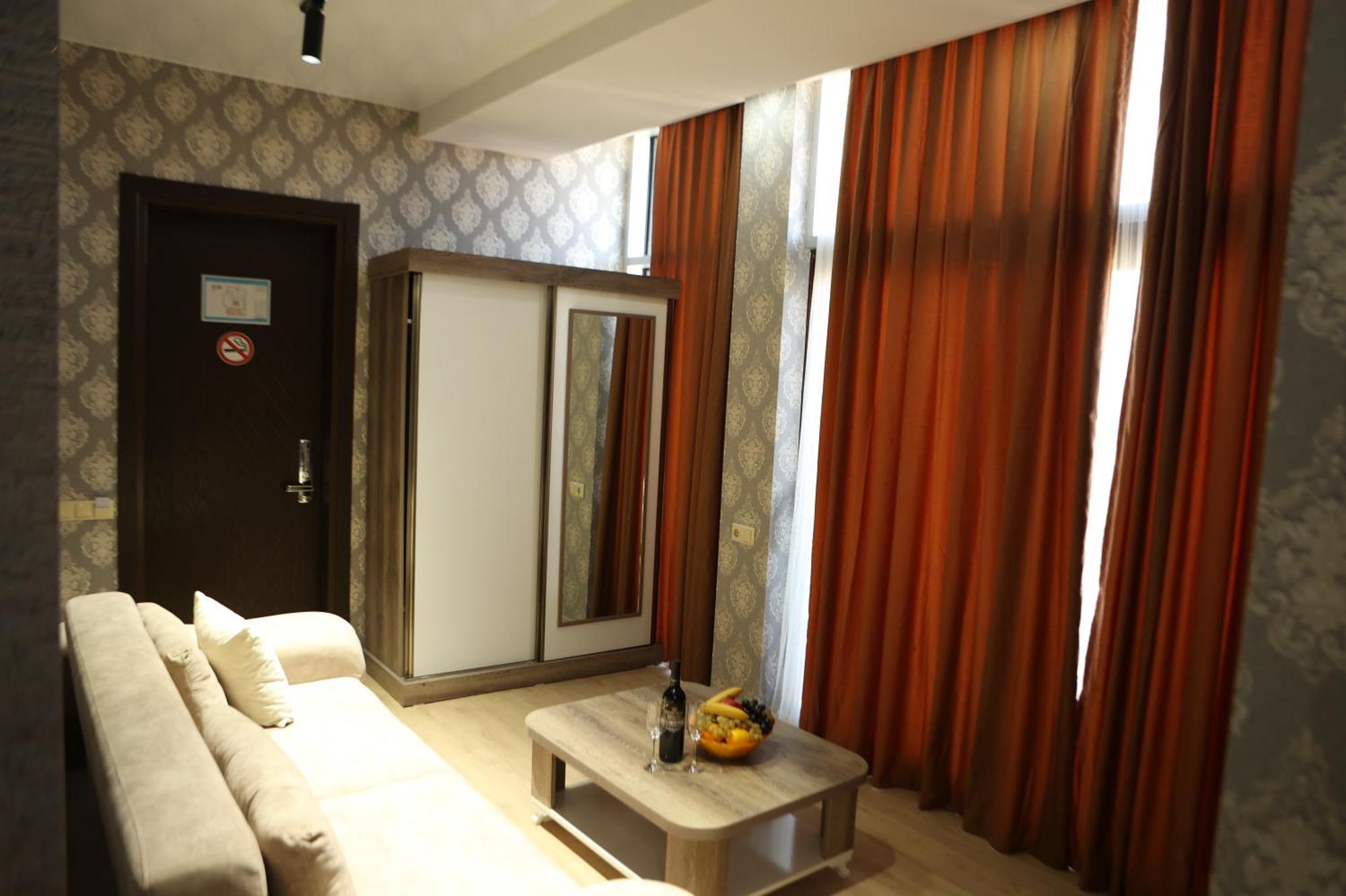 Dream Tower Hotel Батуми Екстериор снимка