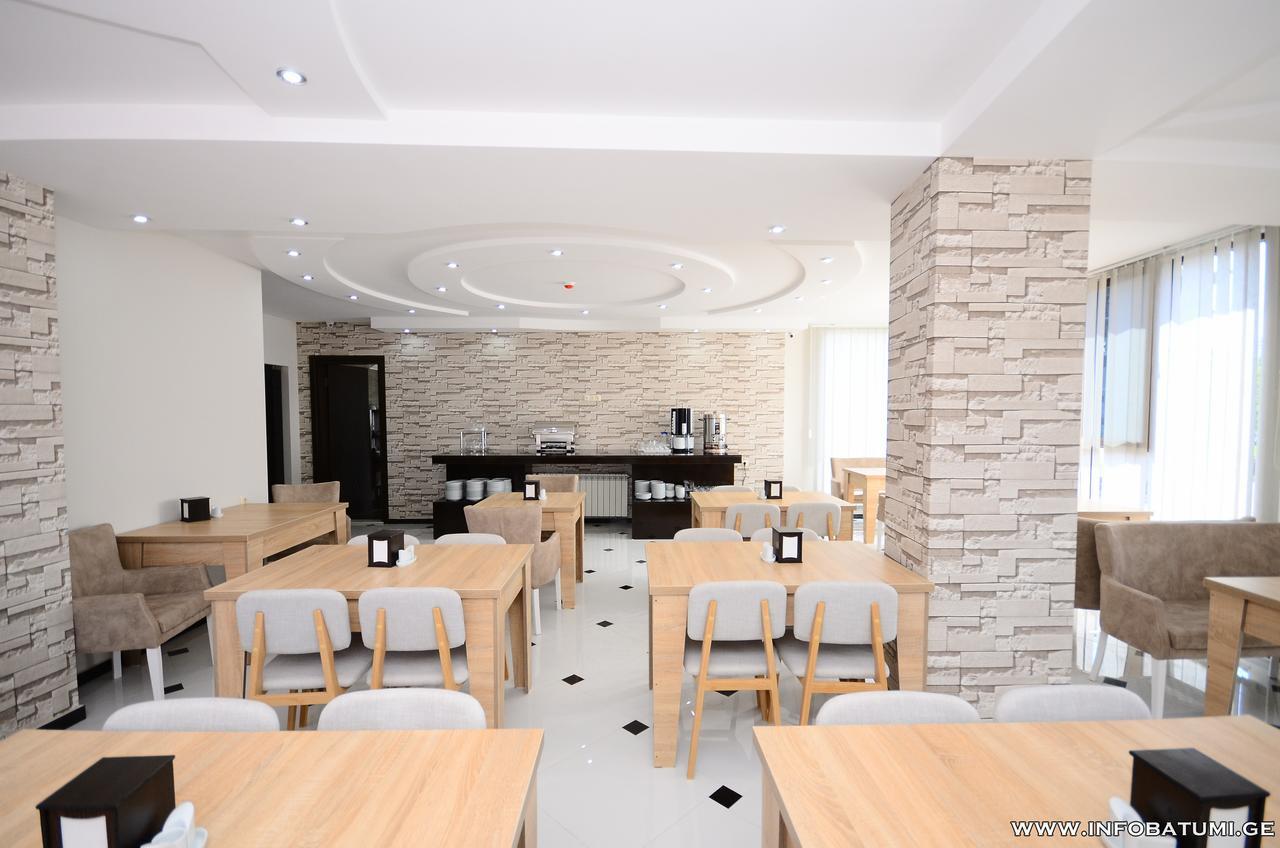 Dream Tower Hotel Батуми Екстериор снимка