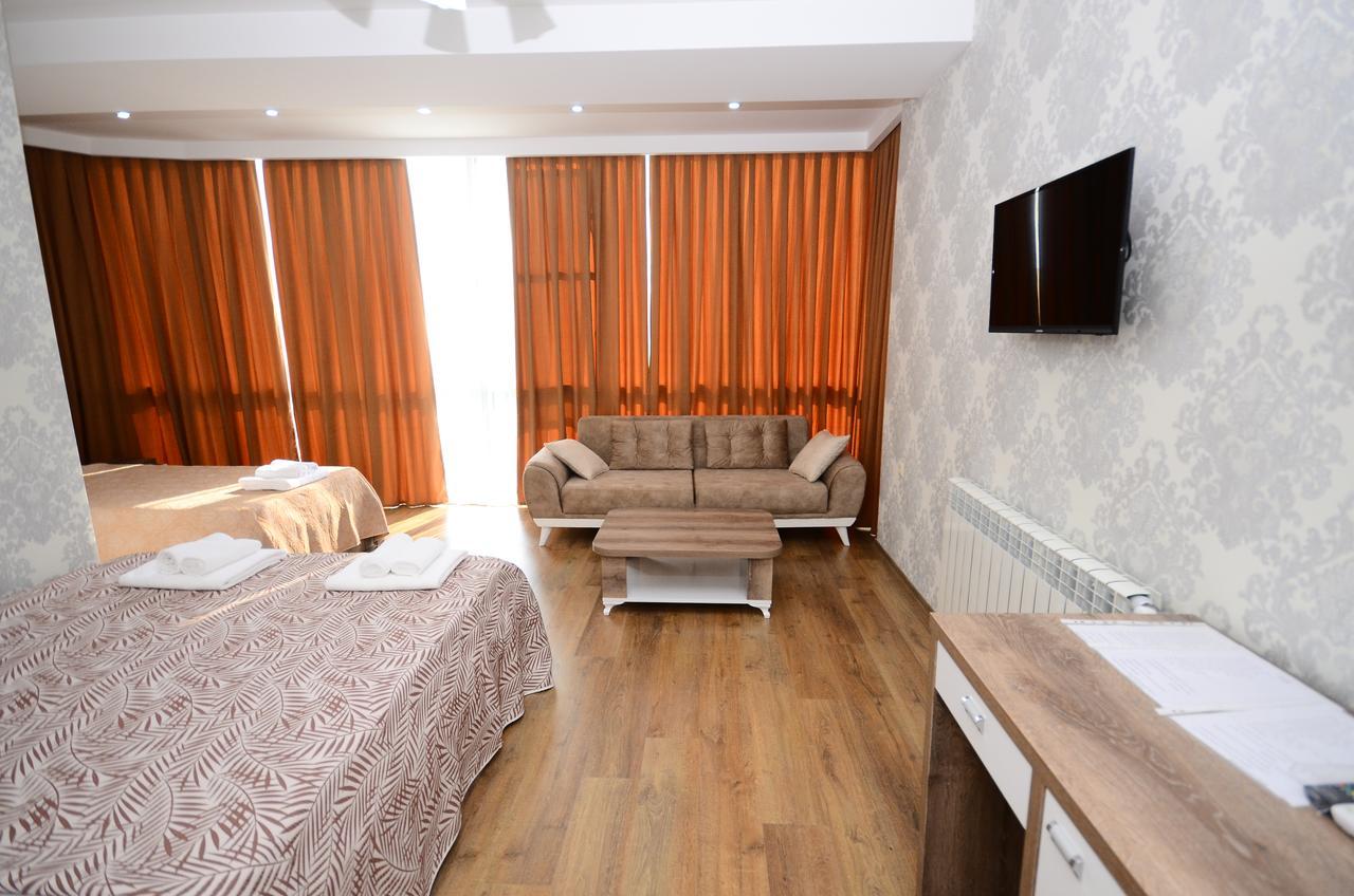 Dream Tower Hotel Батуми Екстериор снимка