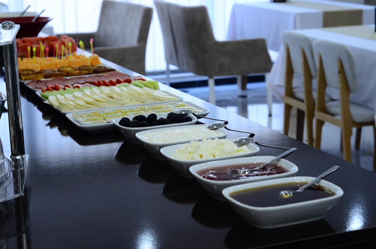 Dream Tower Hotel Батуми Екстериор снимка